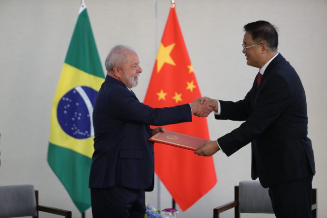 A Conexão Entre o Estímulo Chinês e o Real